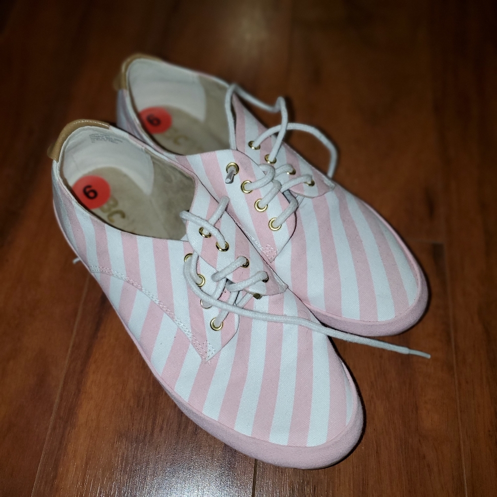 Like new. Cute pink and white striped flat sneakers